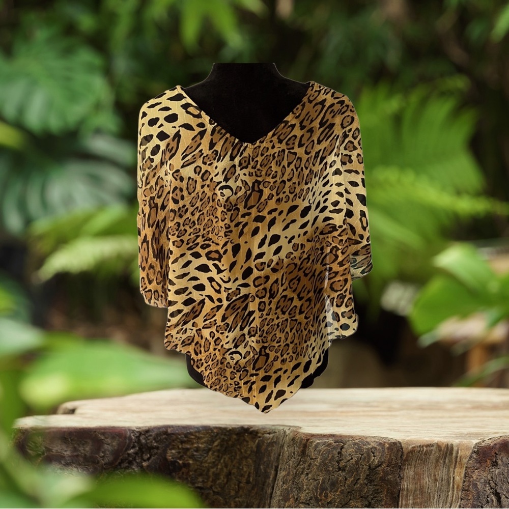 Chic Layered Poncho Top with Bold Animal Print – Stylish & Versatile!